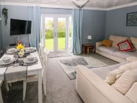 Clicketts Court - 4-Star