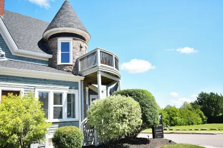 Château Queen by Bower Boutique Hotels Отели рядом со станцией Залізнична станція Монктон