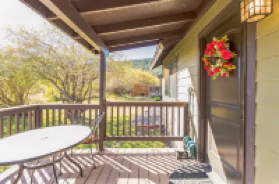 Cozy Cabin Retreat With Scenic Views 2 Bedroom Cabin