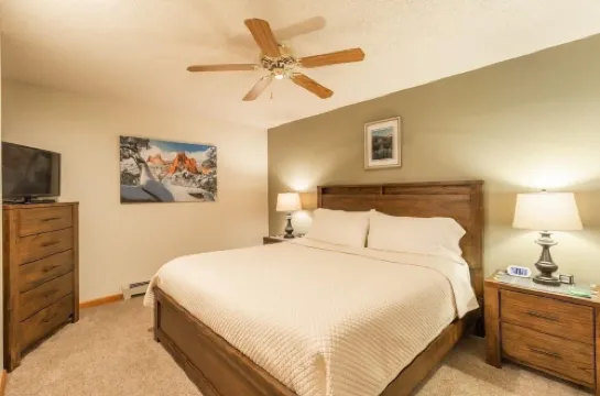 วูดแลนด์ส ออน ฟอลล์ริเวอร์