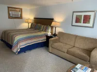 Maple Lane Empire Hotels in Glen Arbor