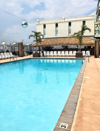 The Empress Hotel & Adult Nightclub Отели в г. Брадли Бич