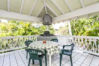 Big Island Retreat Hotels in Captain Cook