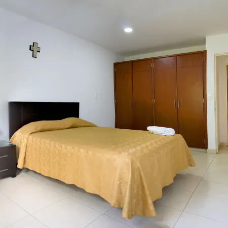 Apartahotel Los Cerezos Отели в г. Нейва