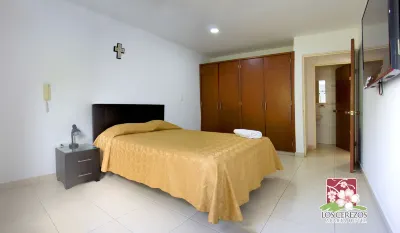 Apartahotel Los Cerezos Hotels near San Antonio Central Park