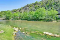 Direct Guadalupe River Access! Hill Country Condo -  Apartamentos vacacionales
