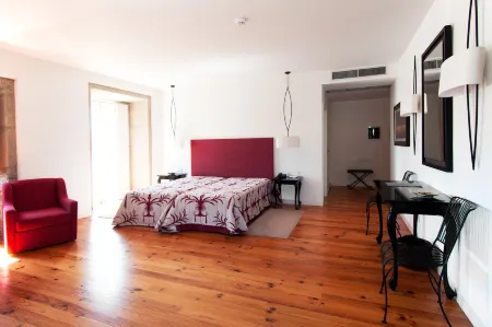 Hotel Convento Dos Capuchos Отели в г. Россаш