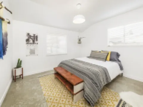 Live Centered W/ Hot Tub, Fire Pit in Joshua Tree 2 Bedroom Home by RedAwning 約書亞樹村酒店