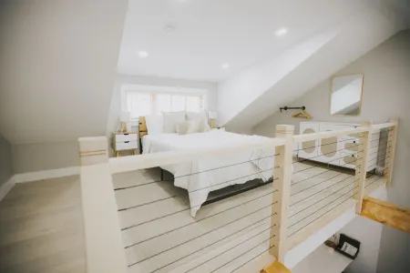 Stunning and Cozy loft apartment in kingston .