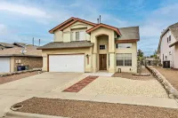 El Paso Retreat w/ Pool: 11 Mi to Downtown! - balcony