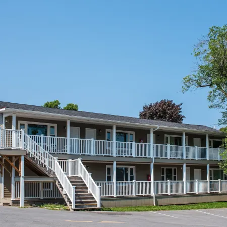Capt.'s Inn & Suites
