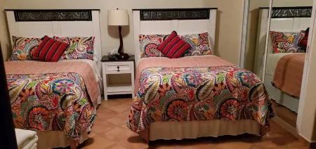 Las Mananitas Ground floor overlooking the Pools and Sea of Cortez! Ocean Front! Отели рядом с достопримечательностью «Isis Healing House Alternative Therapies & seven Zenses Cabo Spa»