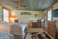 Delightful Carmine Studio on Farm Near Round Top! - Homestays