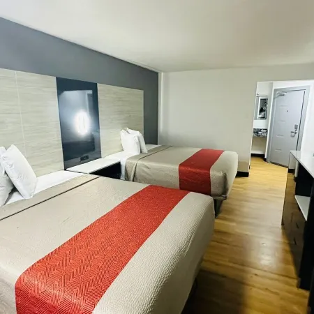 Evergreen Inn & Suites Portland