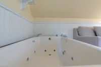 James Place Inn Bed and Breakfast - Hot Tub