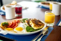 Atlantis Oceanfront Inn Gloucester - breakfast
