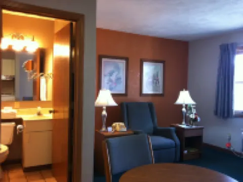 East Street Inn & Suites Hotels in Tipton