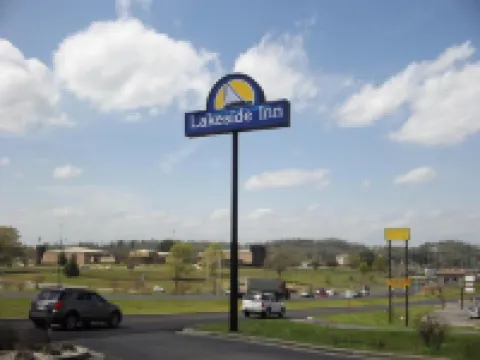 Lakeside Inn Hotels in Marshall County