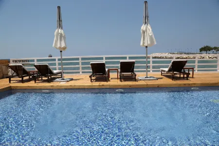Veer Luxury Boutique Hotel & Beach Club Отели в г. Zouk Mikael