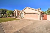 Elegant Peoria Home with Putting Green and Fire Pit - موقف سيارات