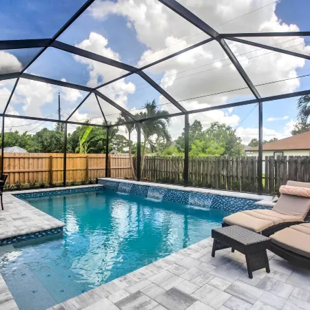 Naples Home w/ Lanai & Pool Near Vanderbilt Beach!