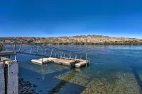 Pet-Friendly Retreat - 1 Block to Colorado River! Hotels in Bullhead City