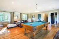 Large Kennebunk Home, Walk to Beach < 2 Mi to Town - Beach