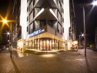 DoubleTree by Hilton London Kingston Upon Thames Hotels near Hampton Wick