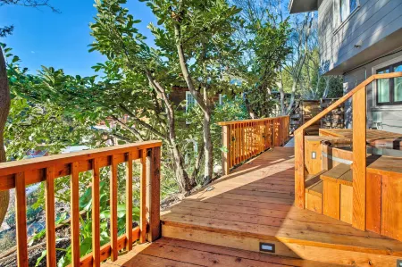 Walk to Keller Beach: Waterfront Studio w/ Hot Tub