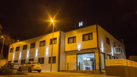 Hotel Portmán Отели рядом с достопримечательностью «Escultura de Carlos III»