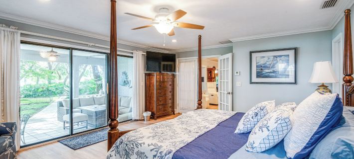 Home on Lake Hutchinson w/ Dock! Hotels in Clay County