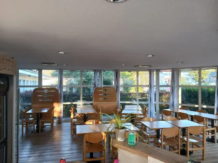 The Originals Access, Hôtel le Lutéa Отели в г. Бор-Лез-Орг