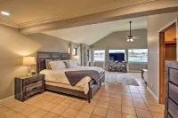 Lakefront Gem w/ Docks on Central Ave - Country Houses