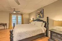 'The B Haus' Lakefront Retreat w/ Boat Ramp! - parking