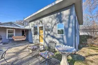 1 Mi to Dtwn Rogers: Convenient Getaway w/ Patio - Homestays