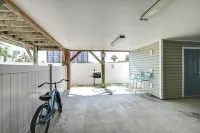 Walk to Ocean & Pier: Surfside Beach House w/ Pool - Wifi