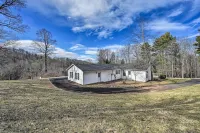 Serene Blue Ridge Getaway in Galax w/ Yard! - 3 tähden