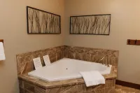 Sojourner's Lodge & Log Cabin Suites - Bathtub
