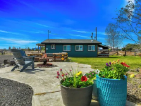 Cozy cabin just outside Sisters, pet friendly, great Mountain View’s, WiFi, & AC