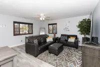 Balcony with Stunning Lake and River Views - Gorgeous Townhouse Getaway Hotels in Huron