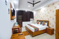 FabHotel Frolic 豪華住宿 Timezone Logix City Center Mall - Bowling, Arcade Games, Bumper Cars, VR Rabbids附近的飯店