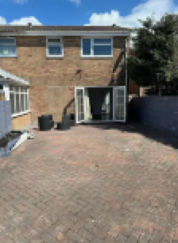 3 Bed House - Sleeps 6 - Parking - Wifi