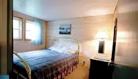 3 BEDROOM LOOKOUT WATERFRONT COTTAGE - SPRING & SUMMER  AVAILABILITY!