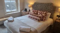 The Golden Cross Hotels in Stratton