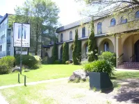 Hotel Cavalier فنادق في Ferntree Gully