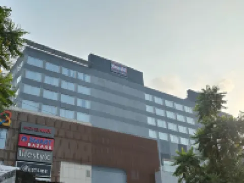 Hometel Alambagh Lucknow 러크나우 호텔