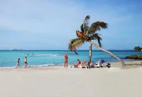 阿卓伊特海灘旅館 - 海滩