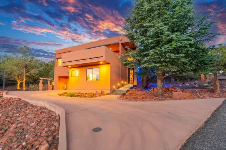 Majestic Mountain Views and Hot Tub - Exquisite Sedona Retreat