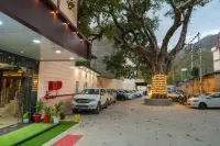 Hotel the Vaishvik Banganga Road - 駐車場