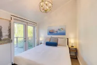 Mutiny Bay Cottage by AvantStay